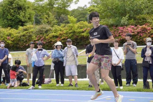 Run for the Futureが多摩市立陸上競技場でイベントを開催しました。谷口耕太郎コーチが指導しています。