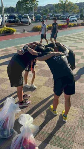 全中本番レース前に、円陣を組む選手たち。